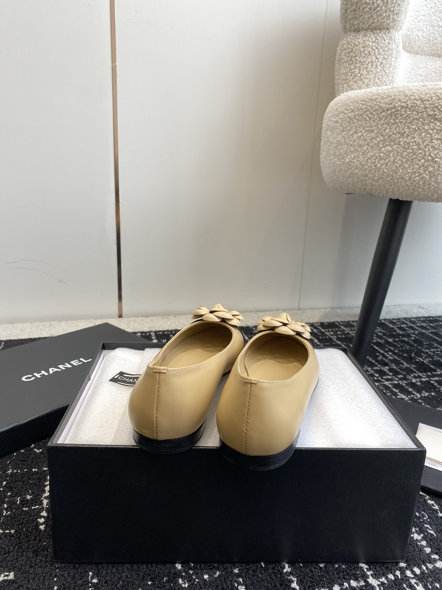 ua Ch*el ballet flats