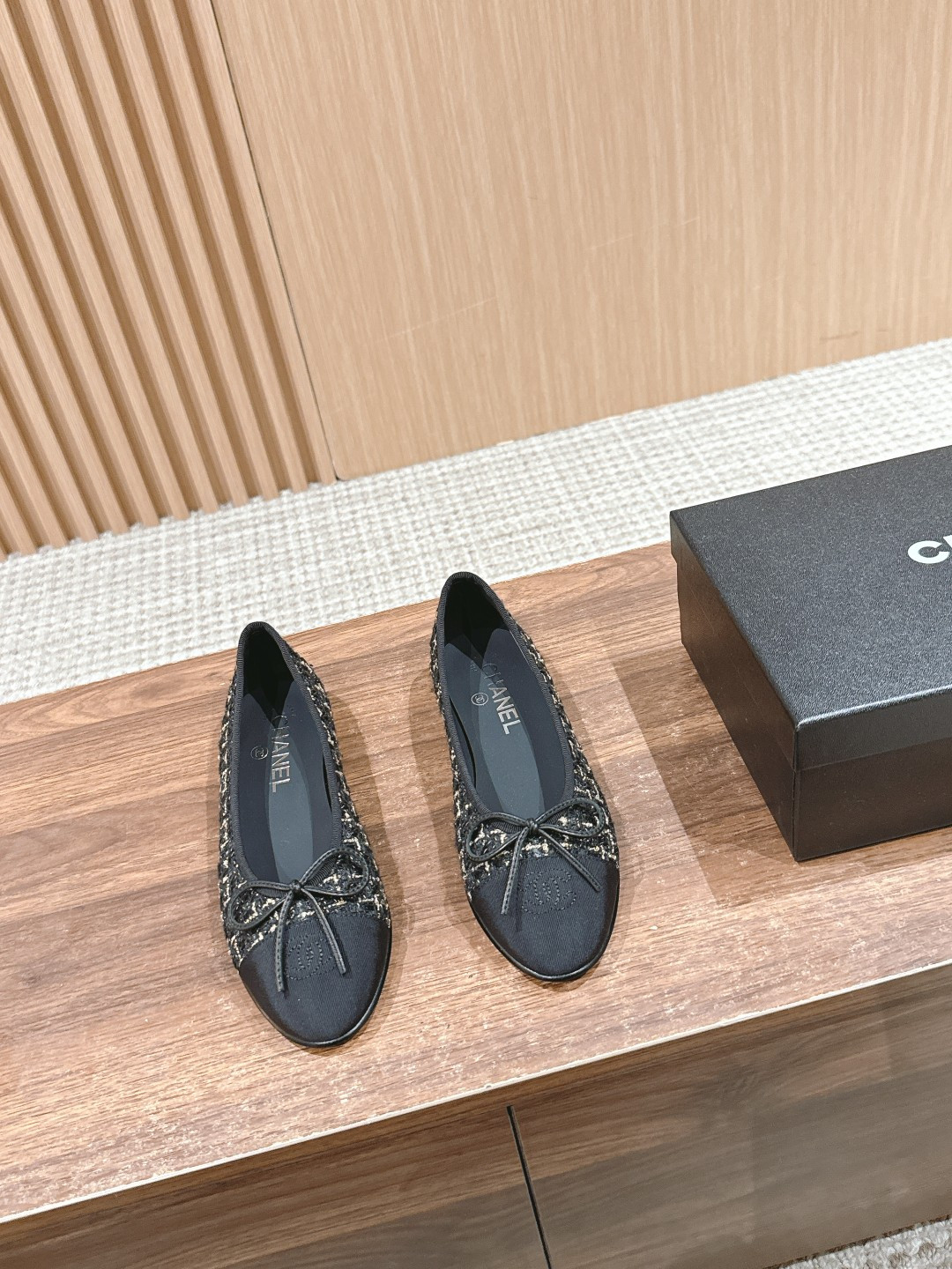 ua Ch*el ballet flats