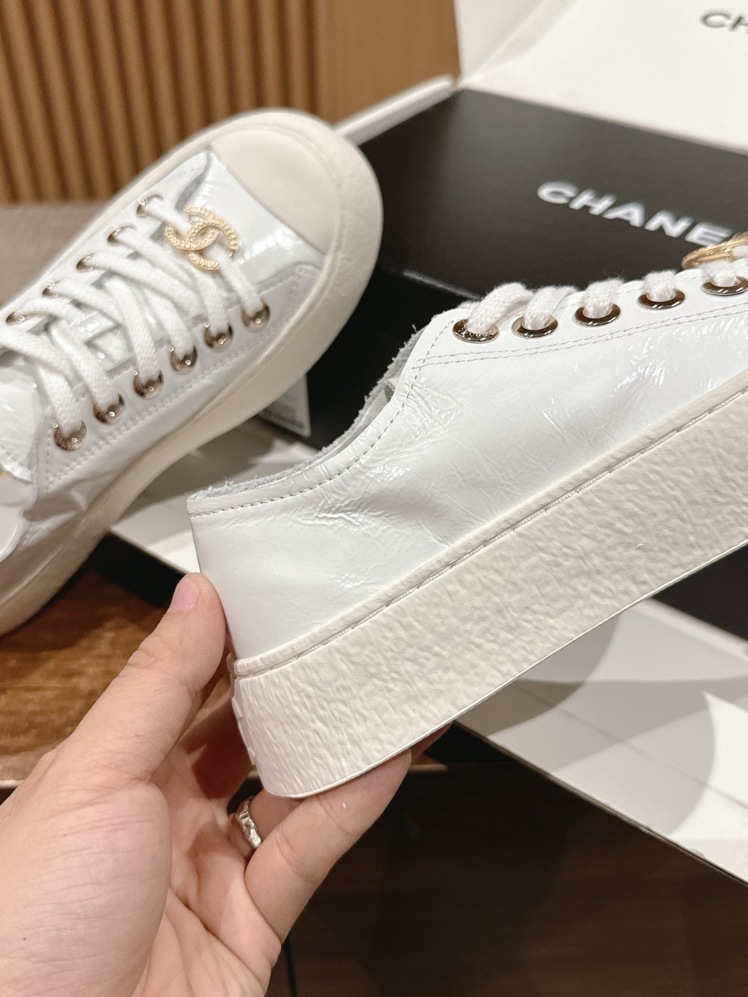 ua Ch*el sneaker