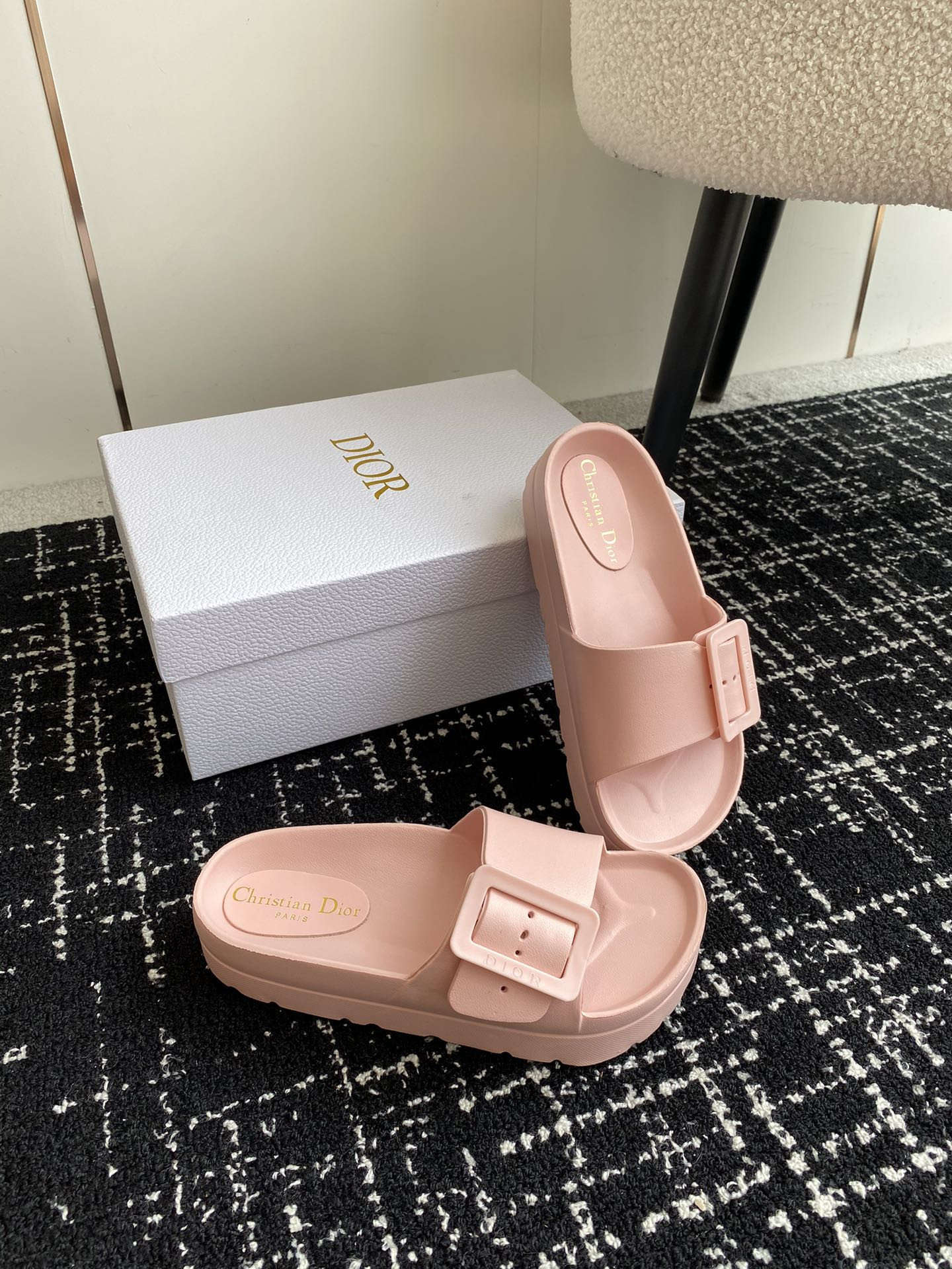ua D*or slide