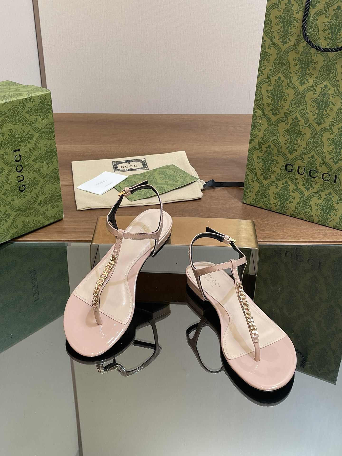 ua G*u*i signoria thong sandal