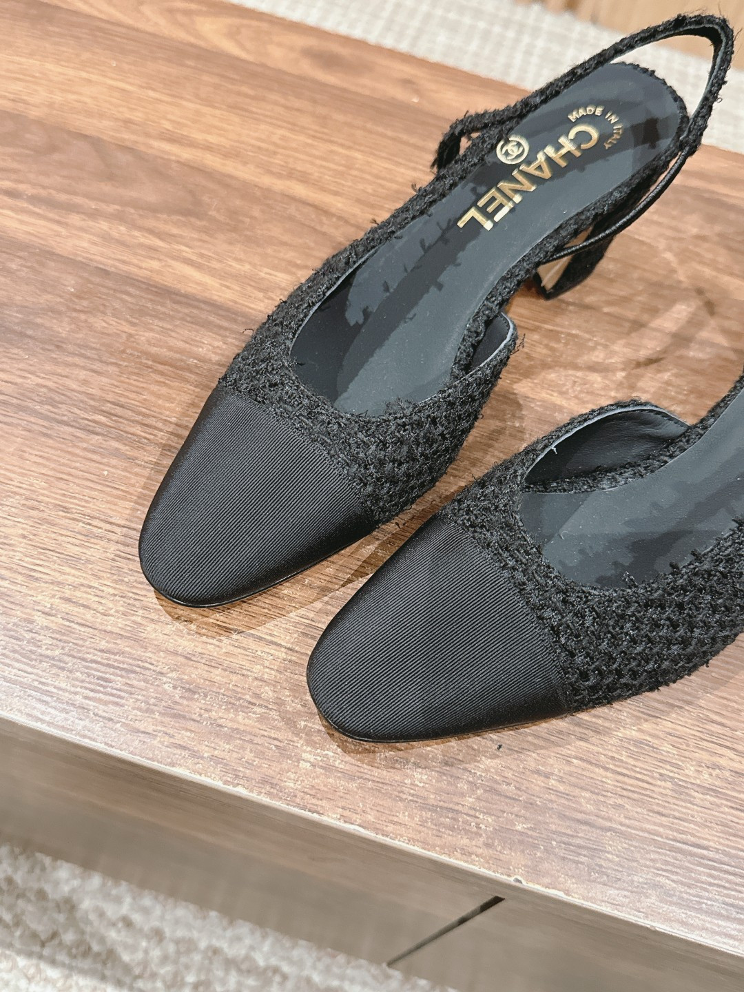 ua Ch*el slingbacks