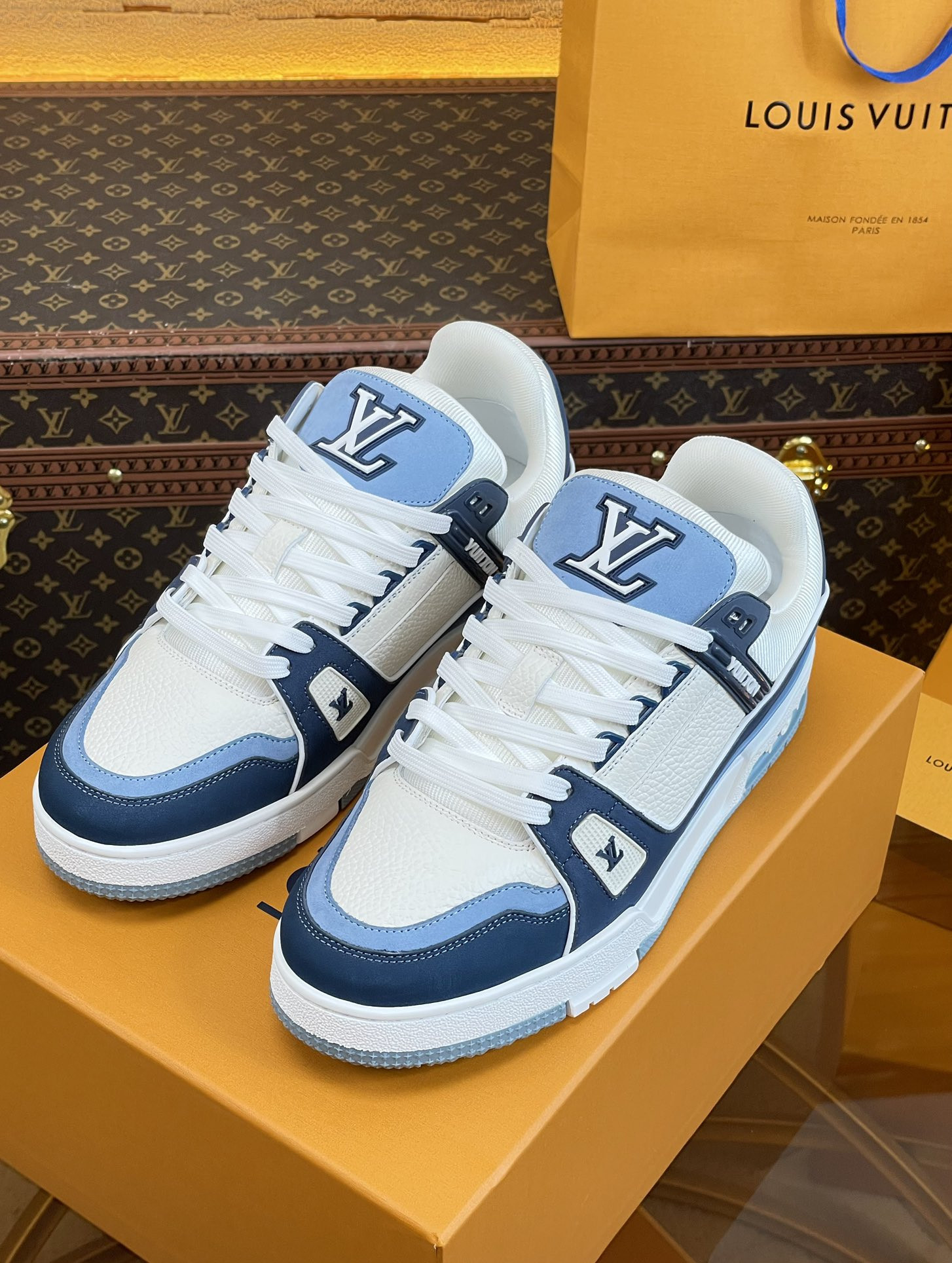 UA LV Trainer Sneaker