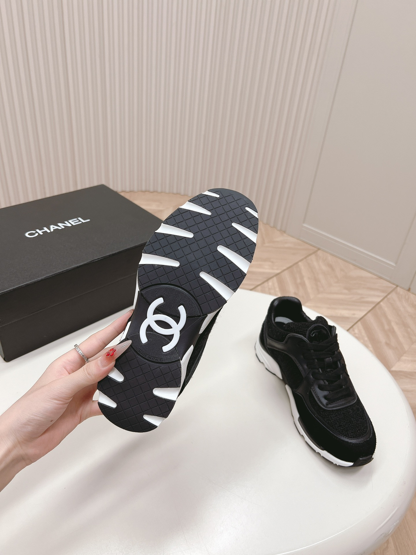 ua Ch*el sneaker