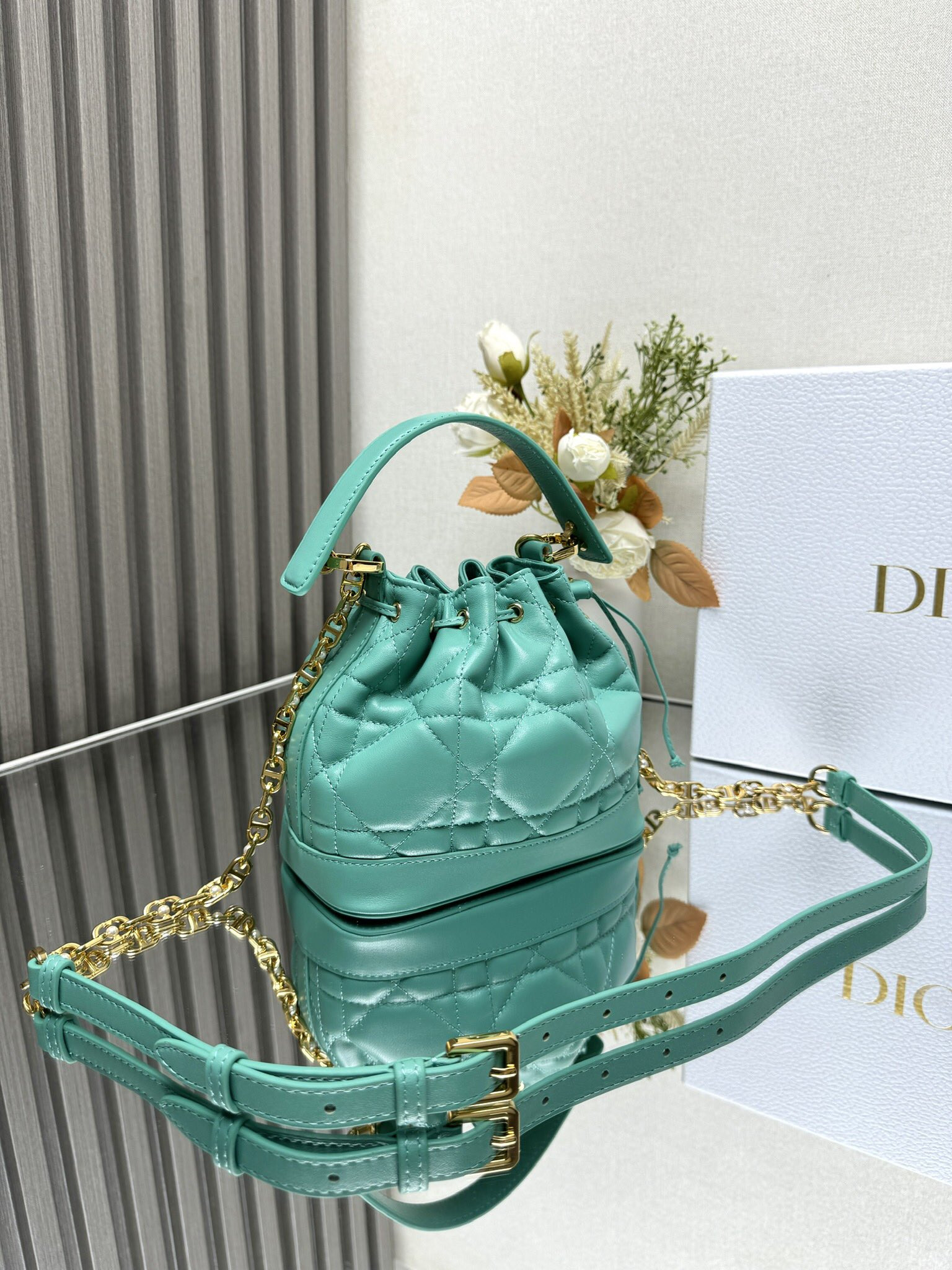 small D*or jolie bucket bag 17 x 16 x 10.5 cm