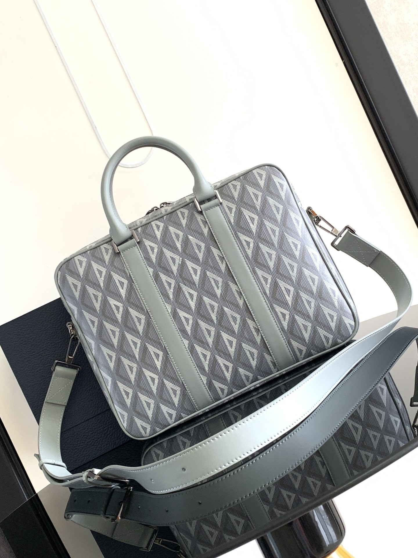 D*or zipped briefcase 37 x 28 x 6 cm