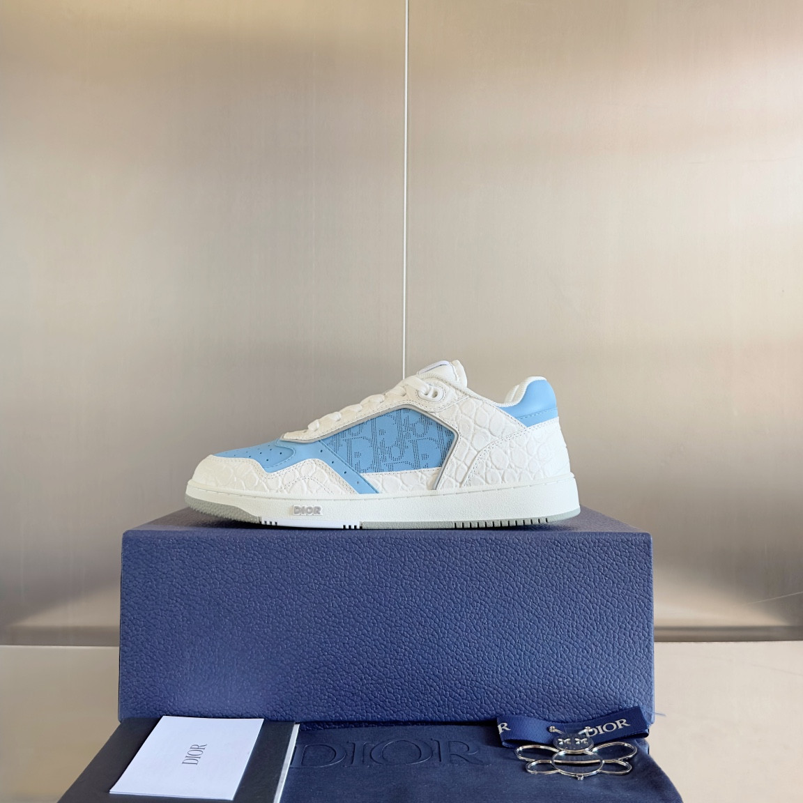 ua D*or b27 sneaker