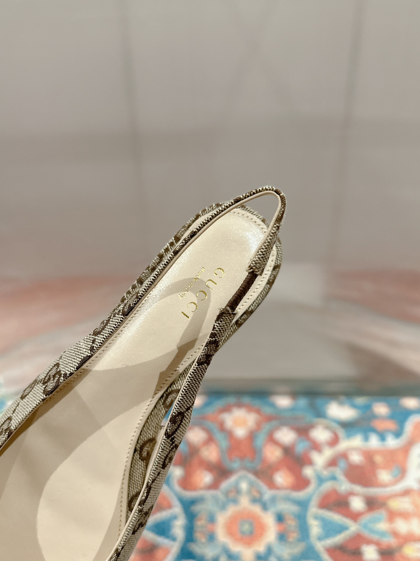 ua G*u*i horsebit slingback flat