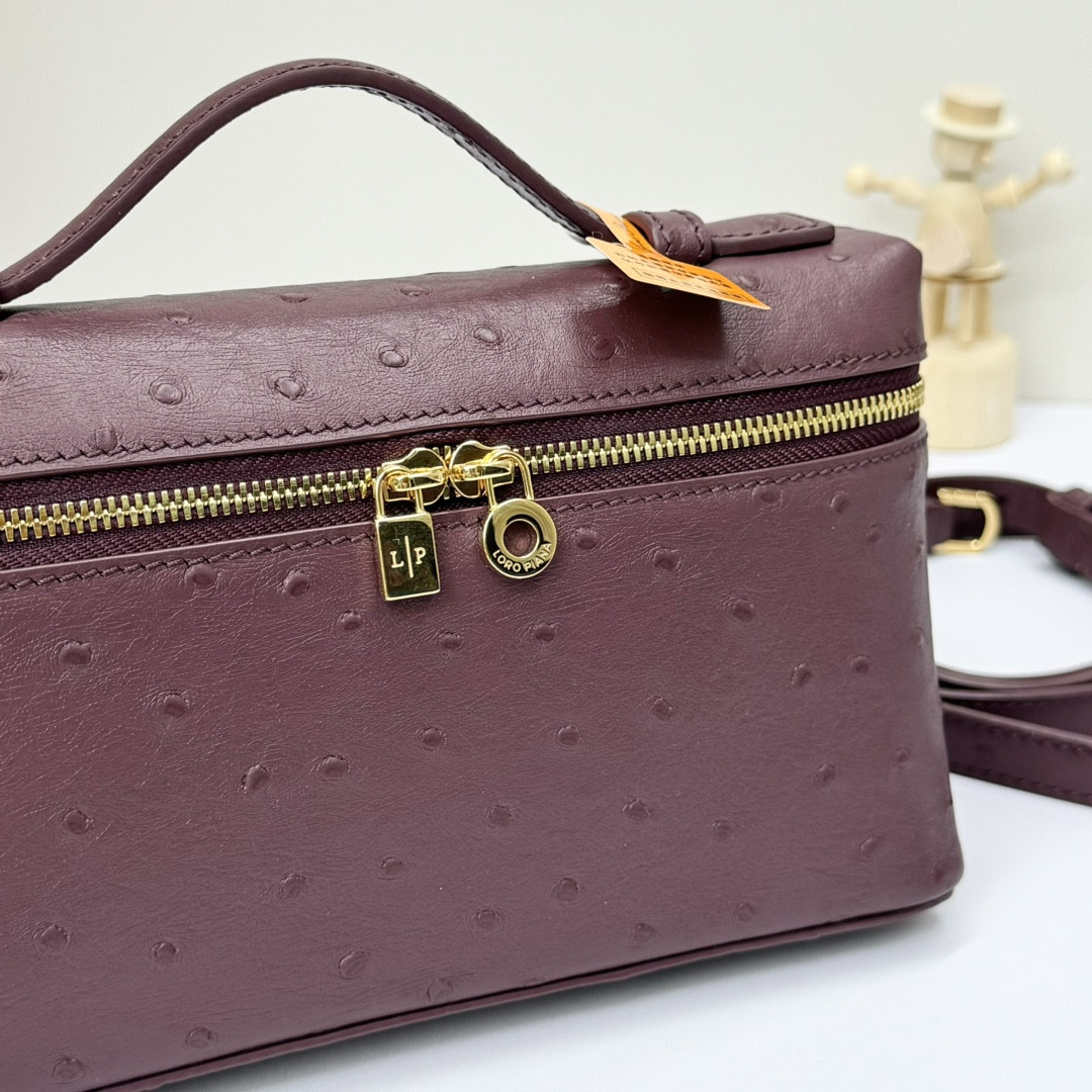 L**o p*ana extra pocket l19 ostrich-grained leather 11 x 19 x 6.5 cm