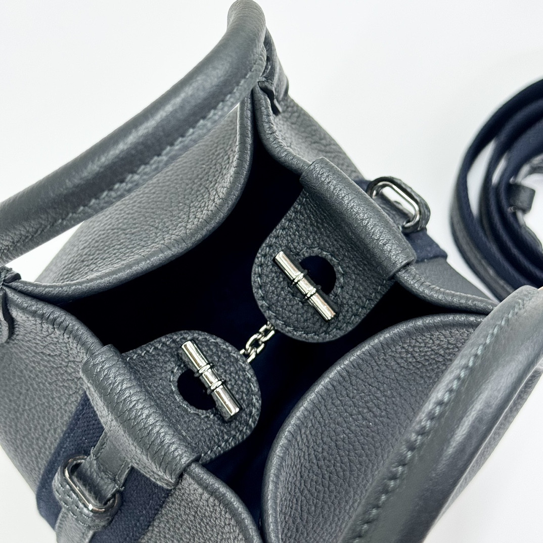 L**o p*ana micro bale bag grained calfskin 23 x 16 x 14 cm