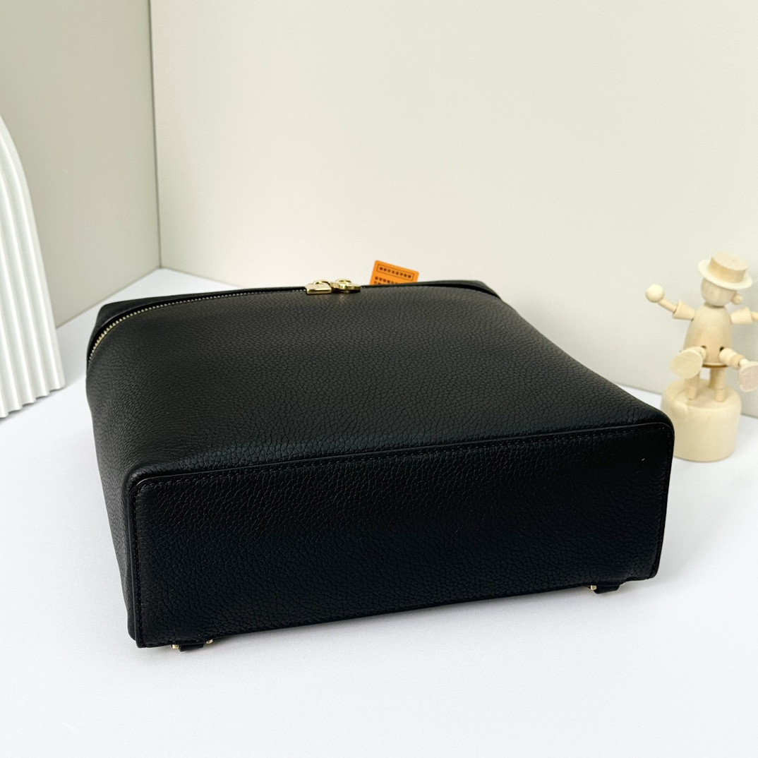 L**o p*ana extra pocket backpack l23.5 grained calfskin 23 x 21 x 8 cm