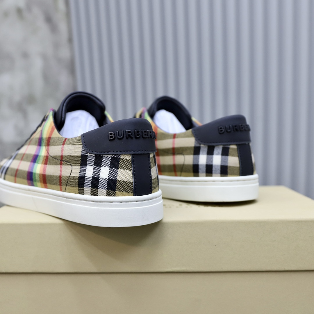 ua B**rry check sneakers