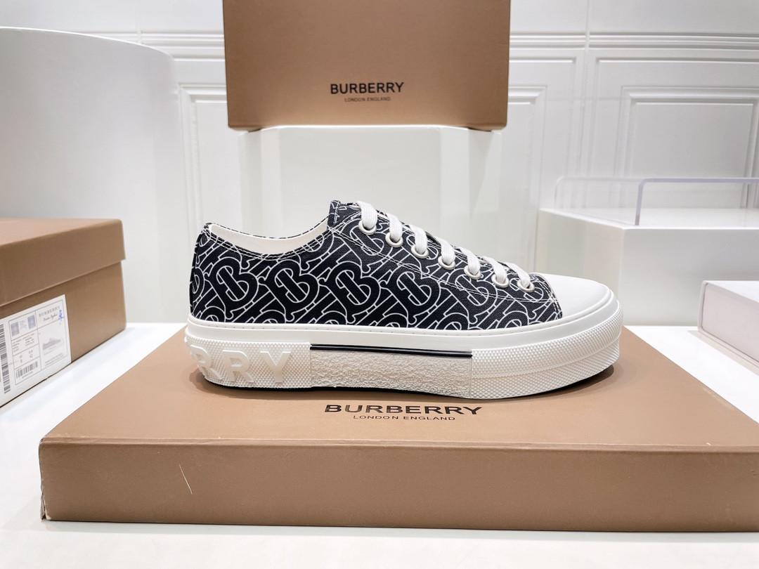 ua B**rry sneakers