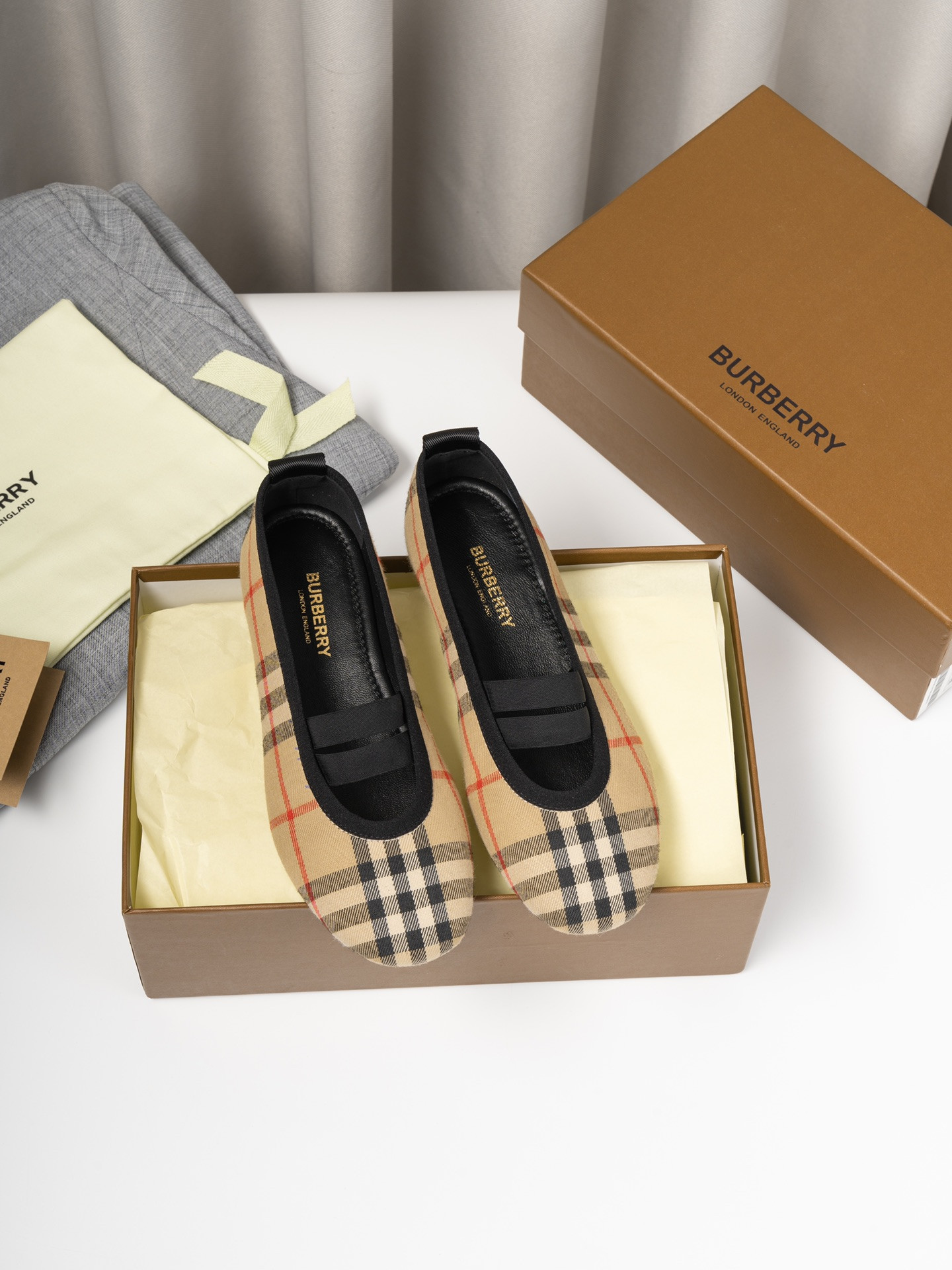 ua B**rry check mary jane flats