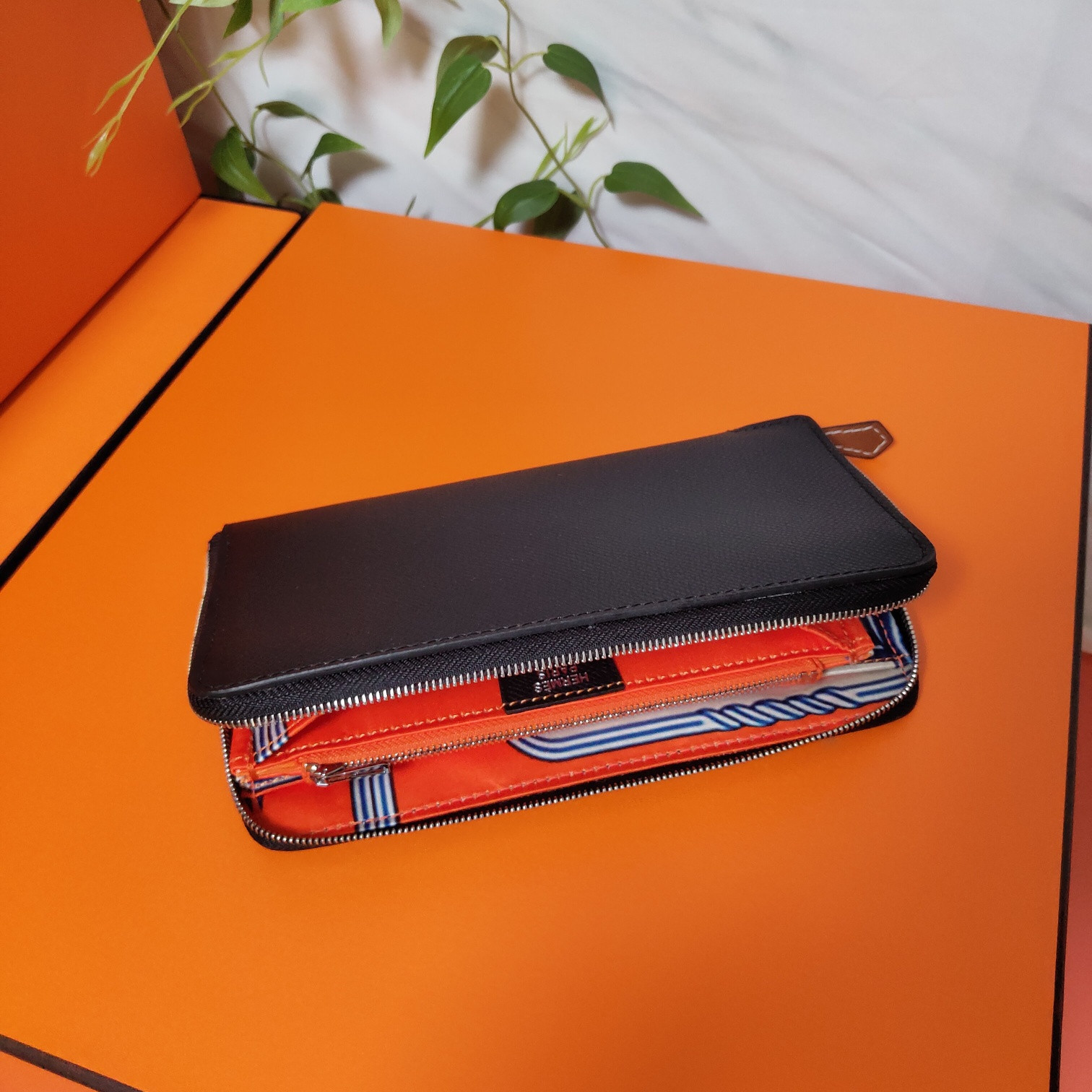 H**me5 long wallet 20x11cm