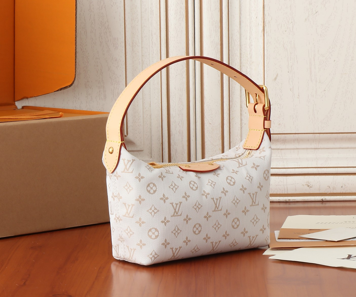 LV Hills Pochette  M12433 18.5x11x6.5CM