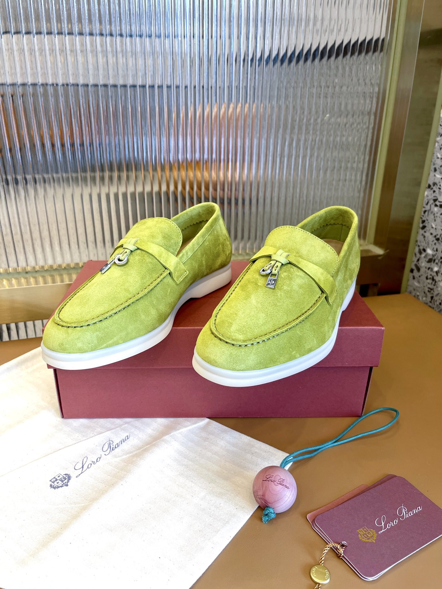 ua L**o p*ana summer charms walk loafers