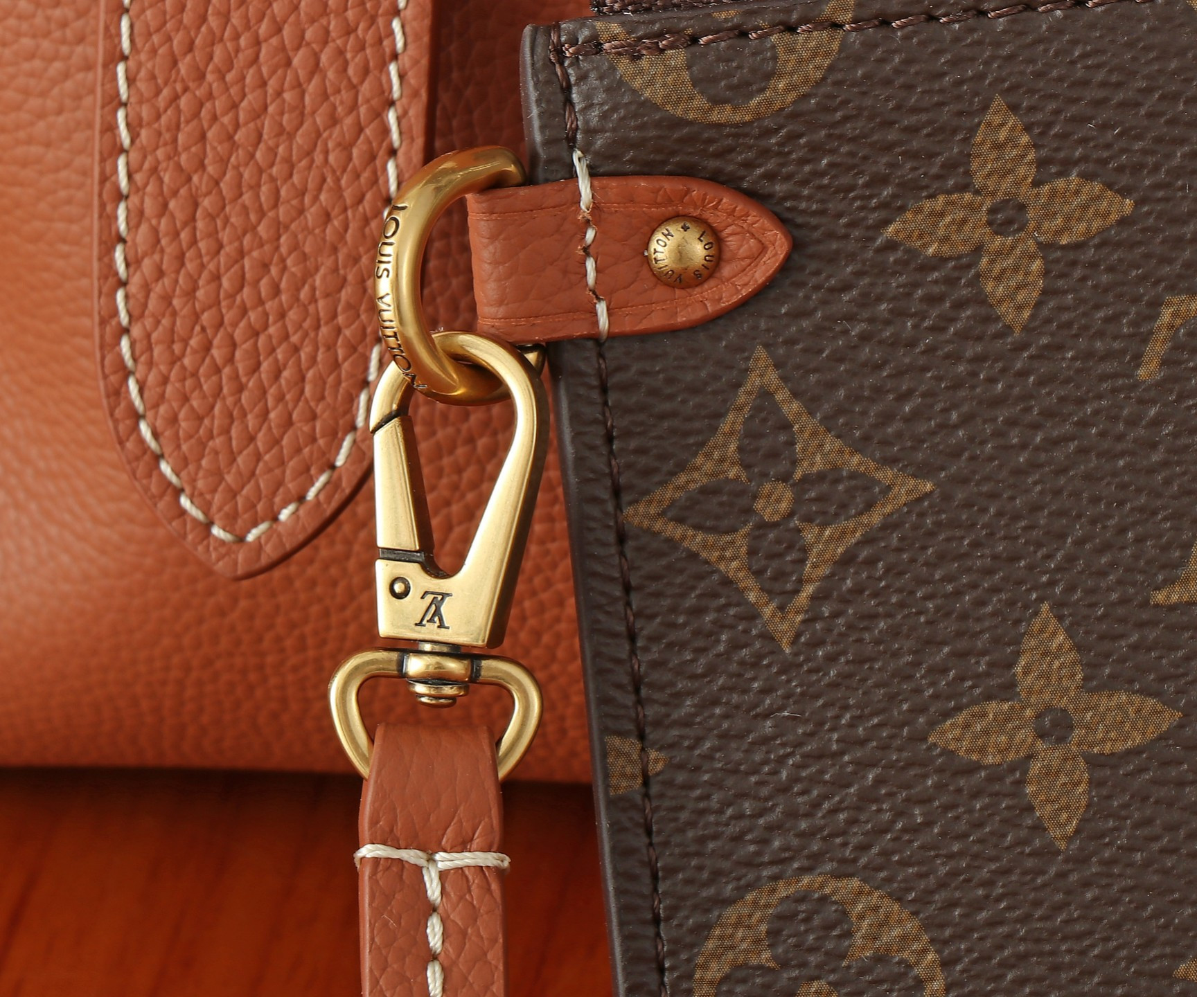 LV Low Key Cabas MM M25342 47x30x14cm