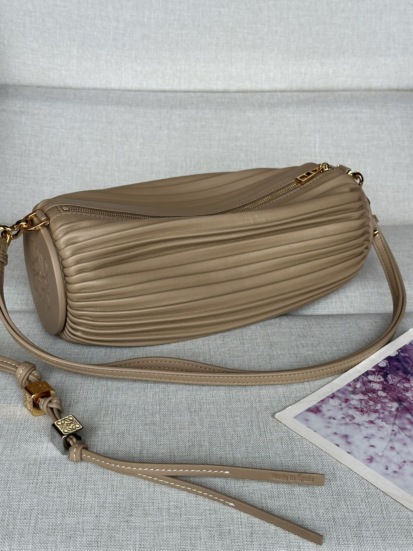 L0ew* bracelet pouch in pleated nappa 25x10x10cm