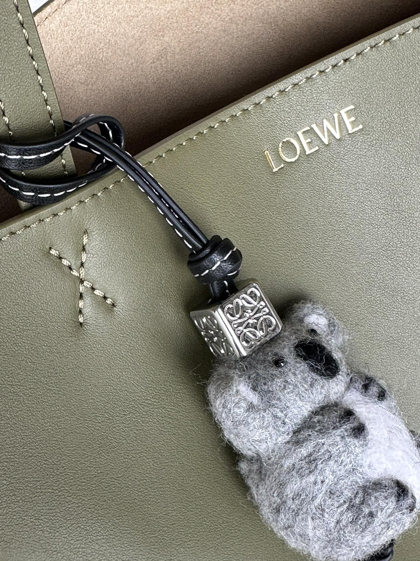 L0ew* medium puzzle fold tote in shiny calfskin 25.5x14.5x31.5cm