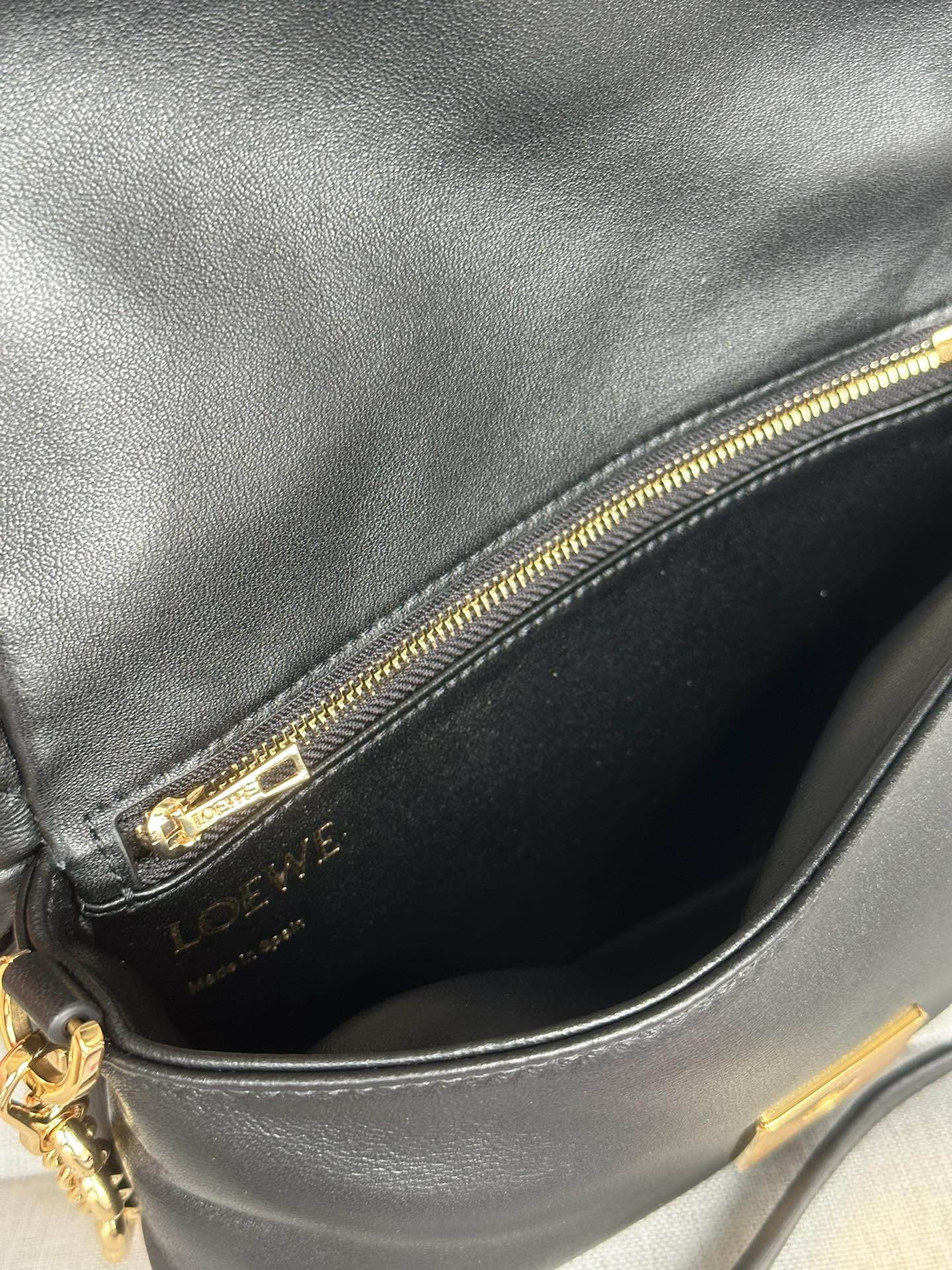 L0ew* mini puffer goya in pleated shiny nappa lambskin 20x6x13cm