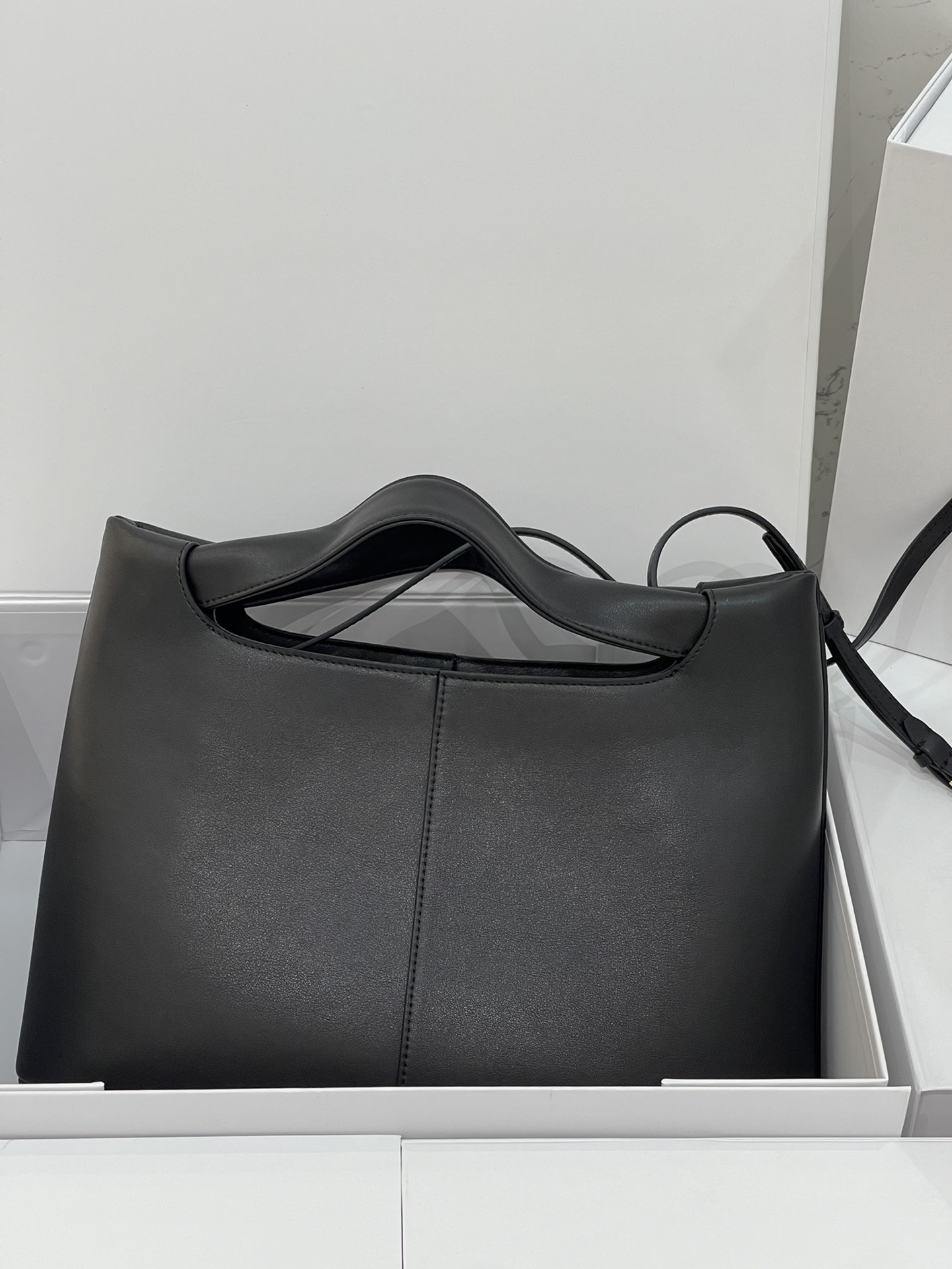 T*e R0w camdem  32x23x14cm
