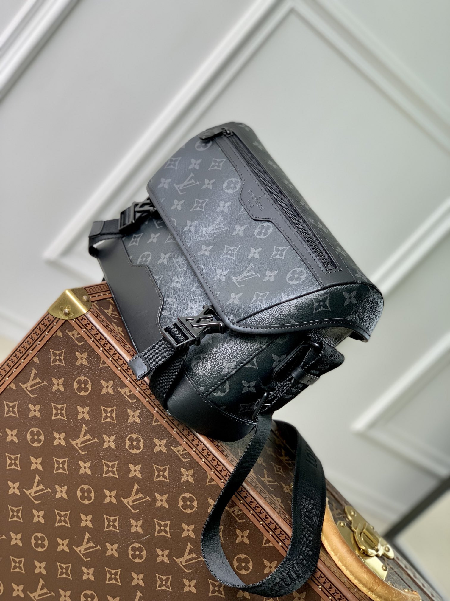 LV Messenger Voyager PM M12517  22.5 x 11 x 33 cm
