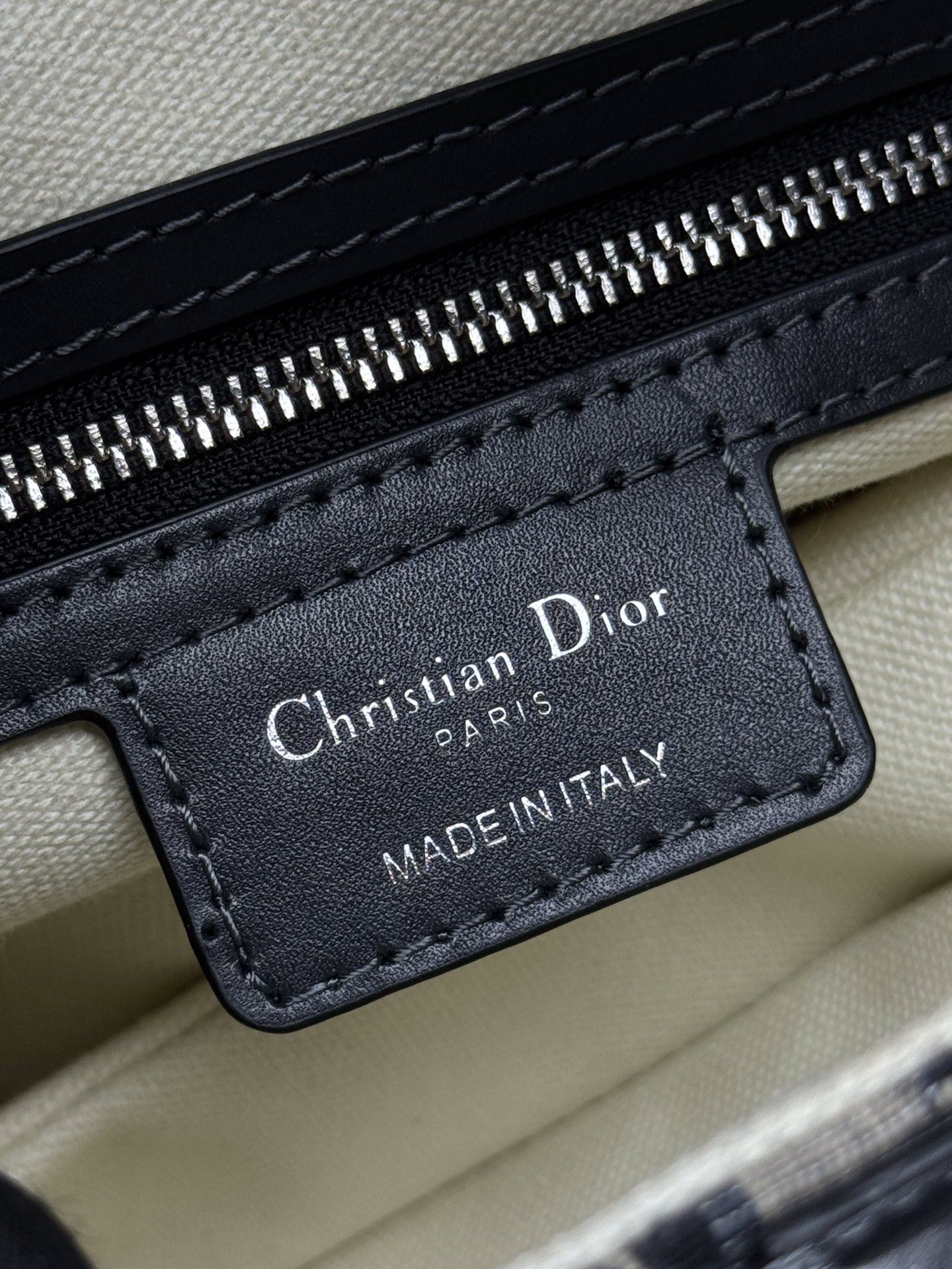 D*or saddle bag 25.5 x 20 x 6.5 cm