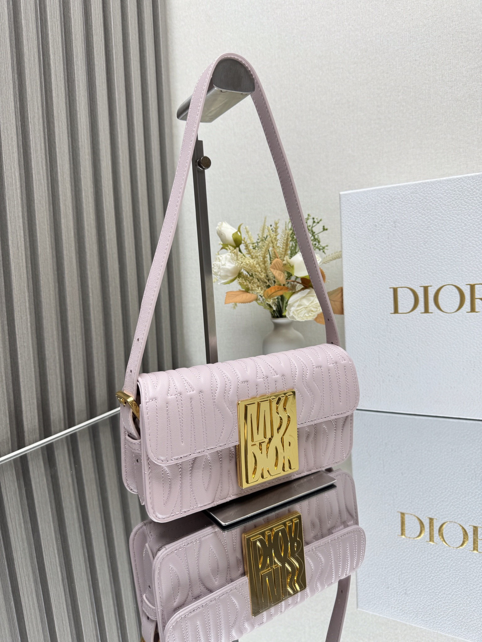 D*or miss D*or flap bag 22 x 11 x 6 cm