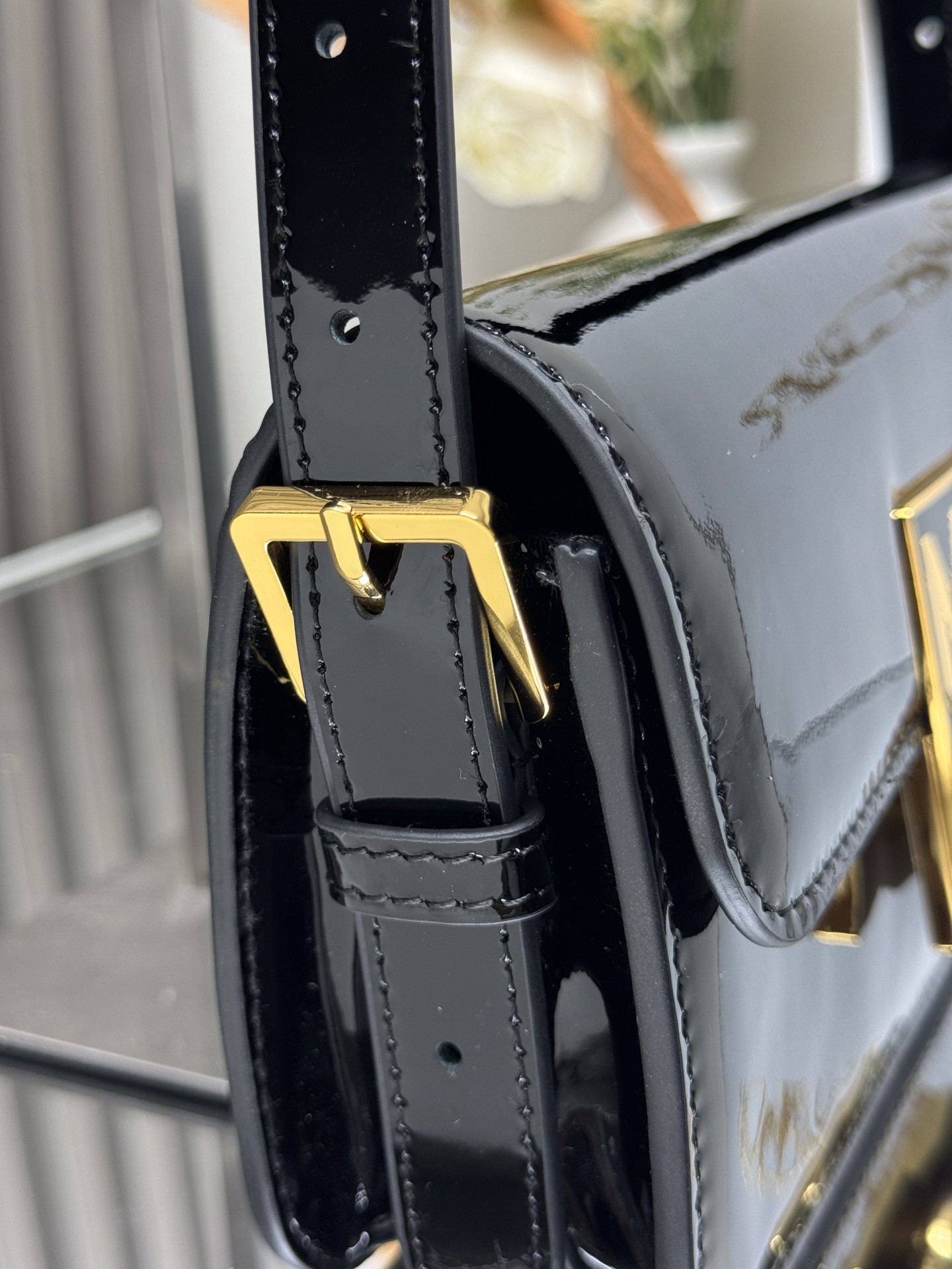 D*or miss D*or flap bag 22 x 11 x 6 cm(patent calfskin)