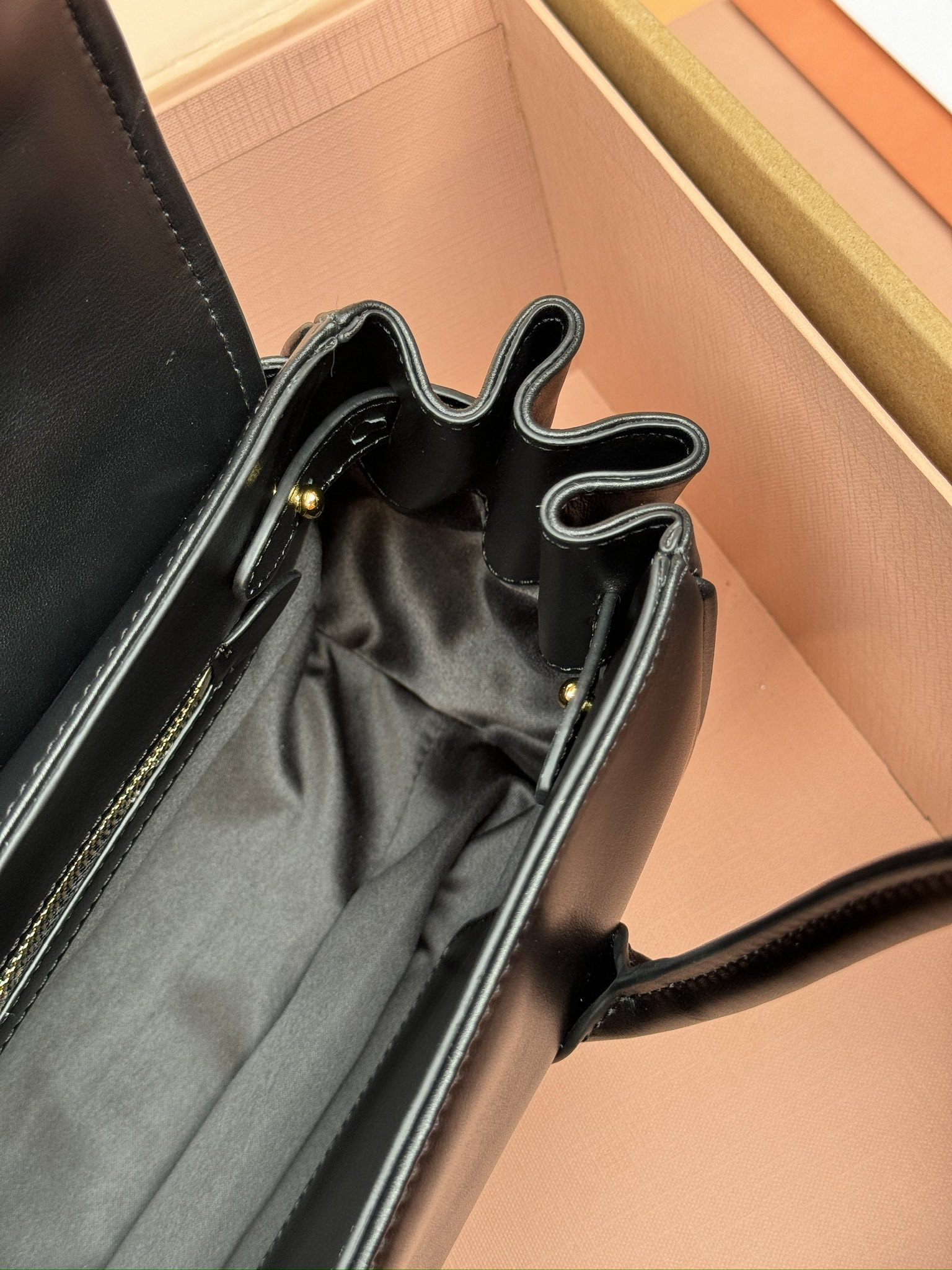 Miu Miu Leather shoulder bag 15x28x11cm