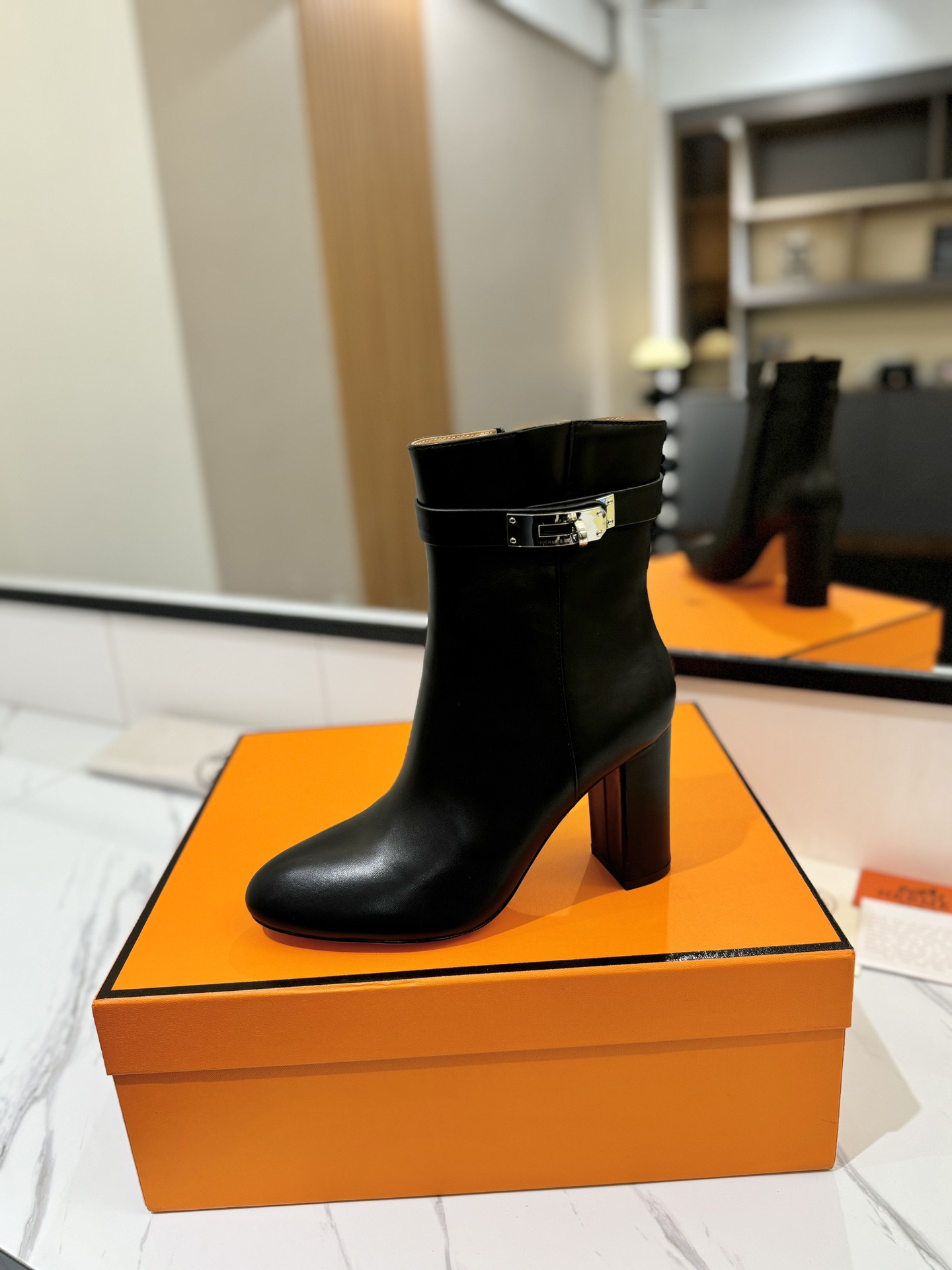 ua H**me5 kelly jumping boots