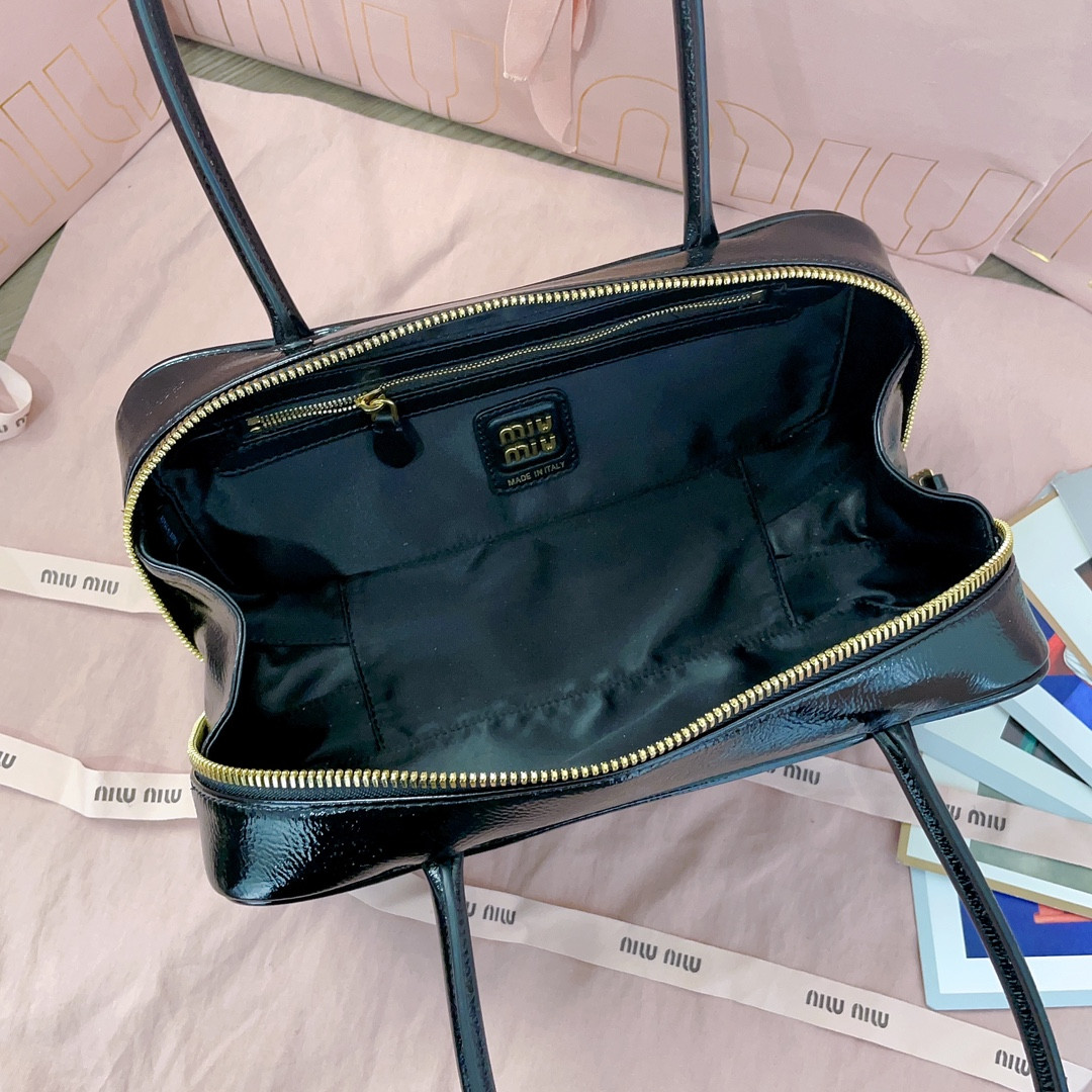 Miu Miu Beau naplak patent leather bag 12x27x8cm