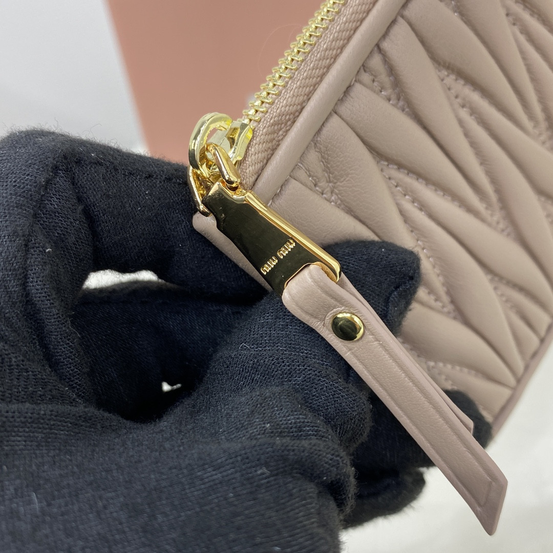 Miu Miu Matelassé nappa leather card holder 8X15cm