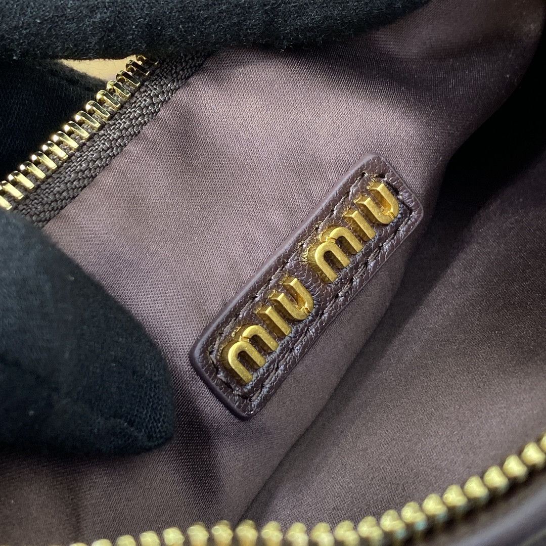 Miu Miu Wander matelassé nappa leather hobo bag 17x20x6cm
