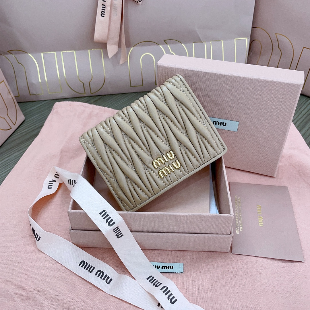 Miu Miu Small matelassé nappa leather wallet 11.2x8.5cm