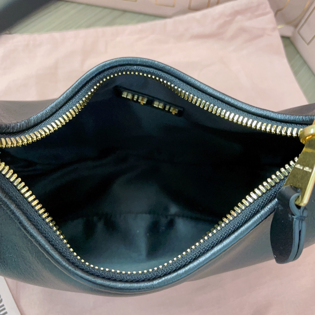 Miu Miu hobo bag 20X17X6Cm