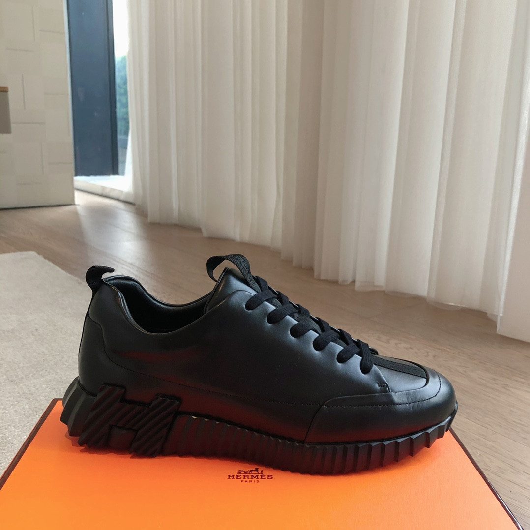 ua H**me5 bouncing sneaker