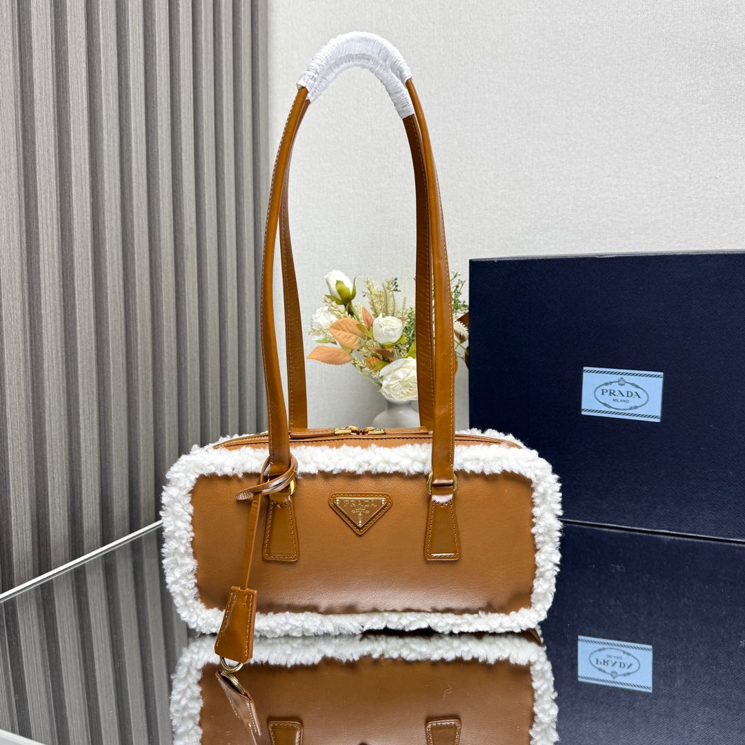Pra*a medium shearling two-handle bag 12x 27x 6cm