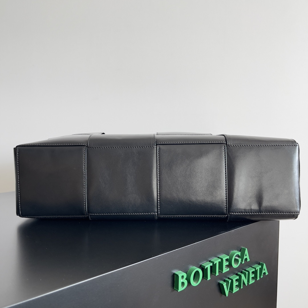 bo*te*ga Ve*ne*ta large arco tote 46x34x11cm