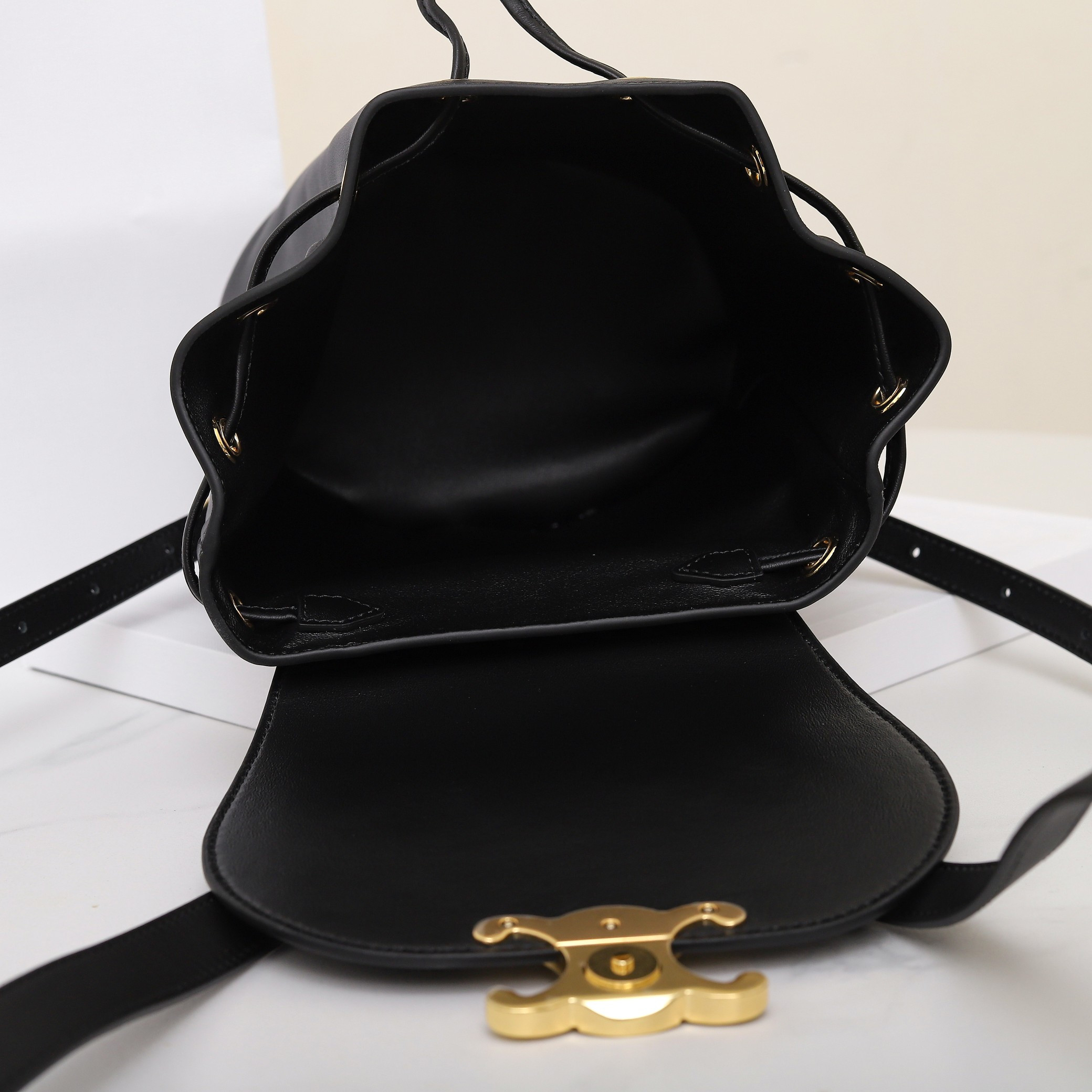 Ce**e bonnie backpack in smooth calfskin 118703 25x18x13cm