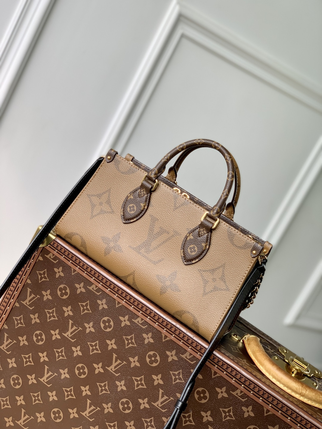 LV On the Go EW Chain M14236 25x13x10cm