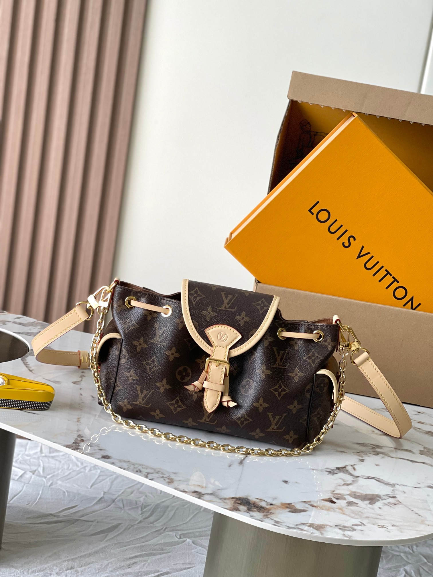 LV Odysse M25085 27 x 17 x 12 cm