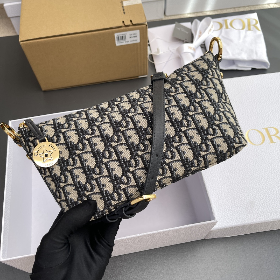 D*or D*orstar hobo bag 22 x 14.5 x 10 cm