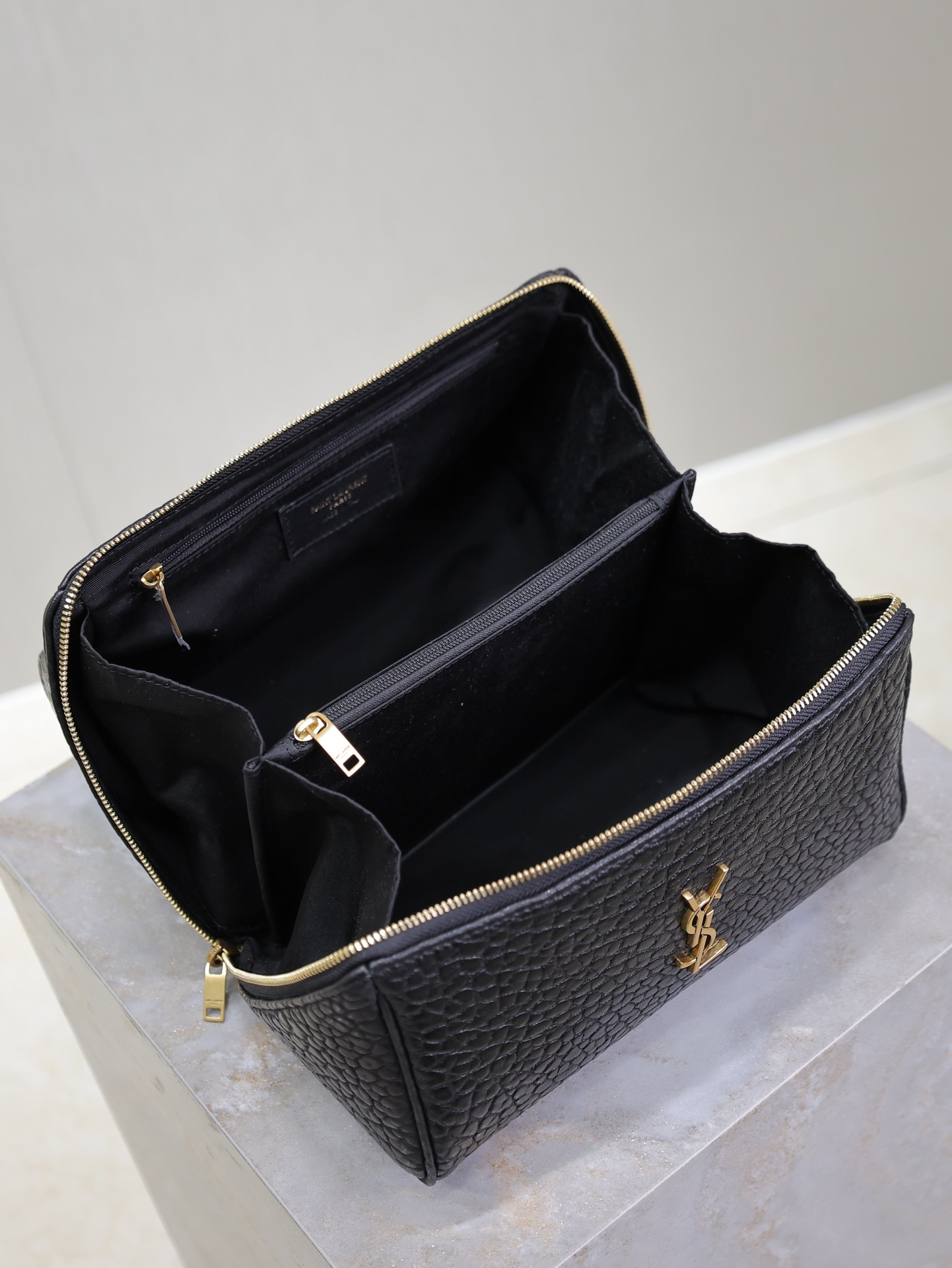 Y*L gaby vanity case in grained leather 21x13x13cm