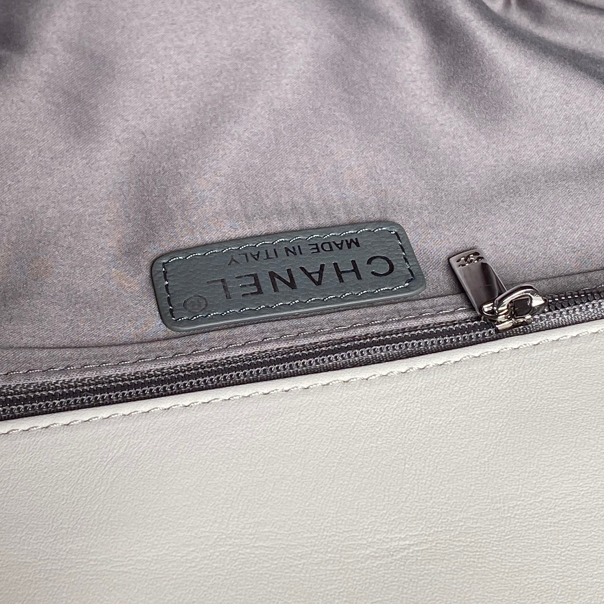 Ch*el vintage graffiti tote airport bag 36x24x12cm