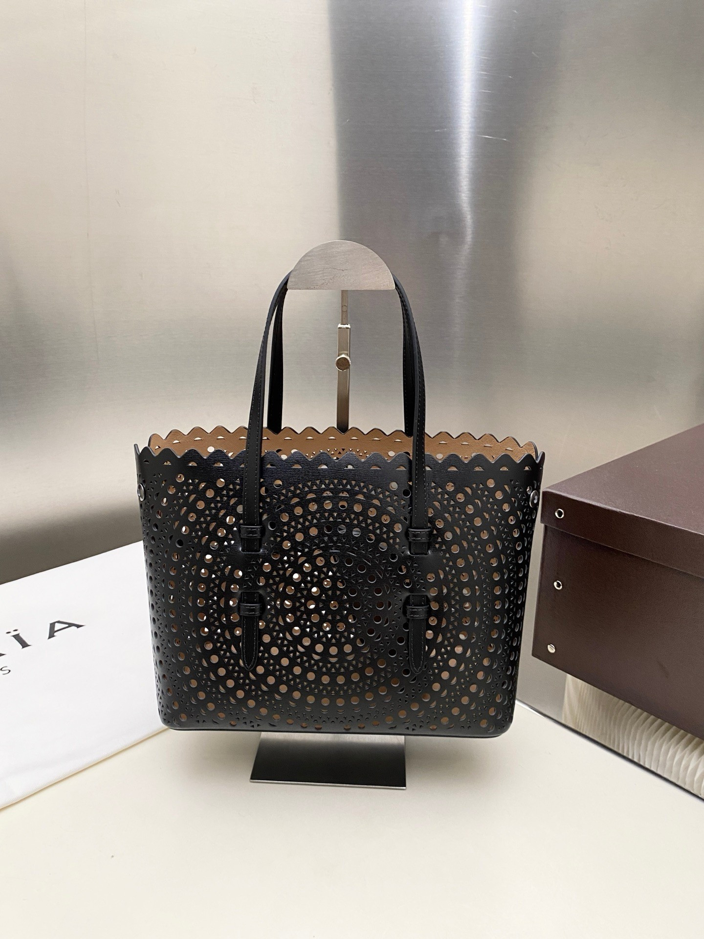 ALAÏA Mina 25 bag 25x20x12cm