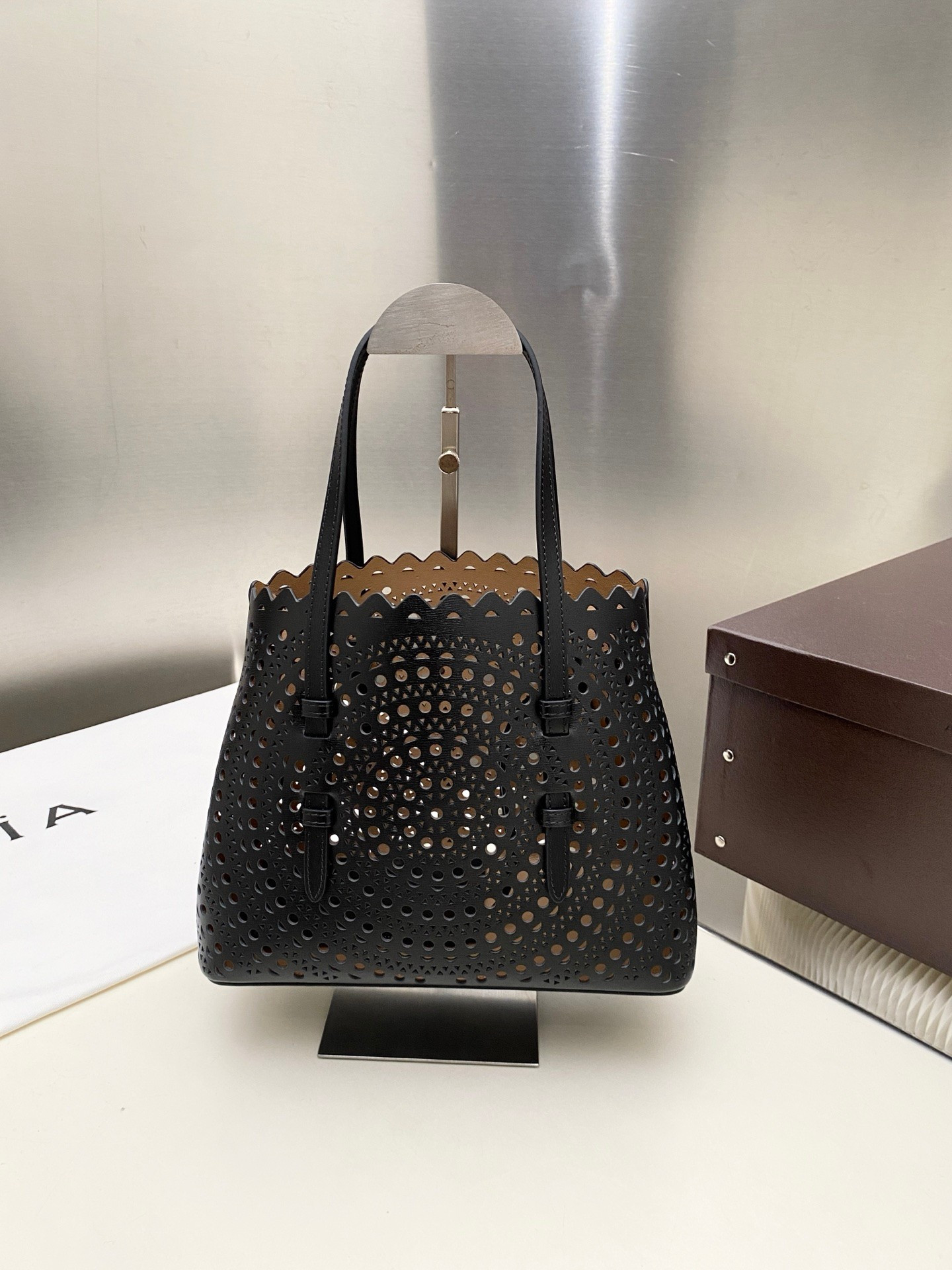 ALAÏA Mina 25 bag 25x20x12cm
