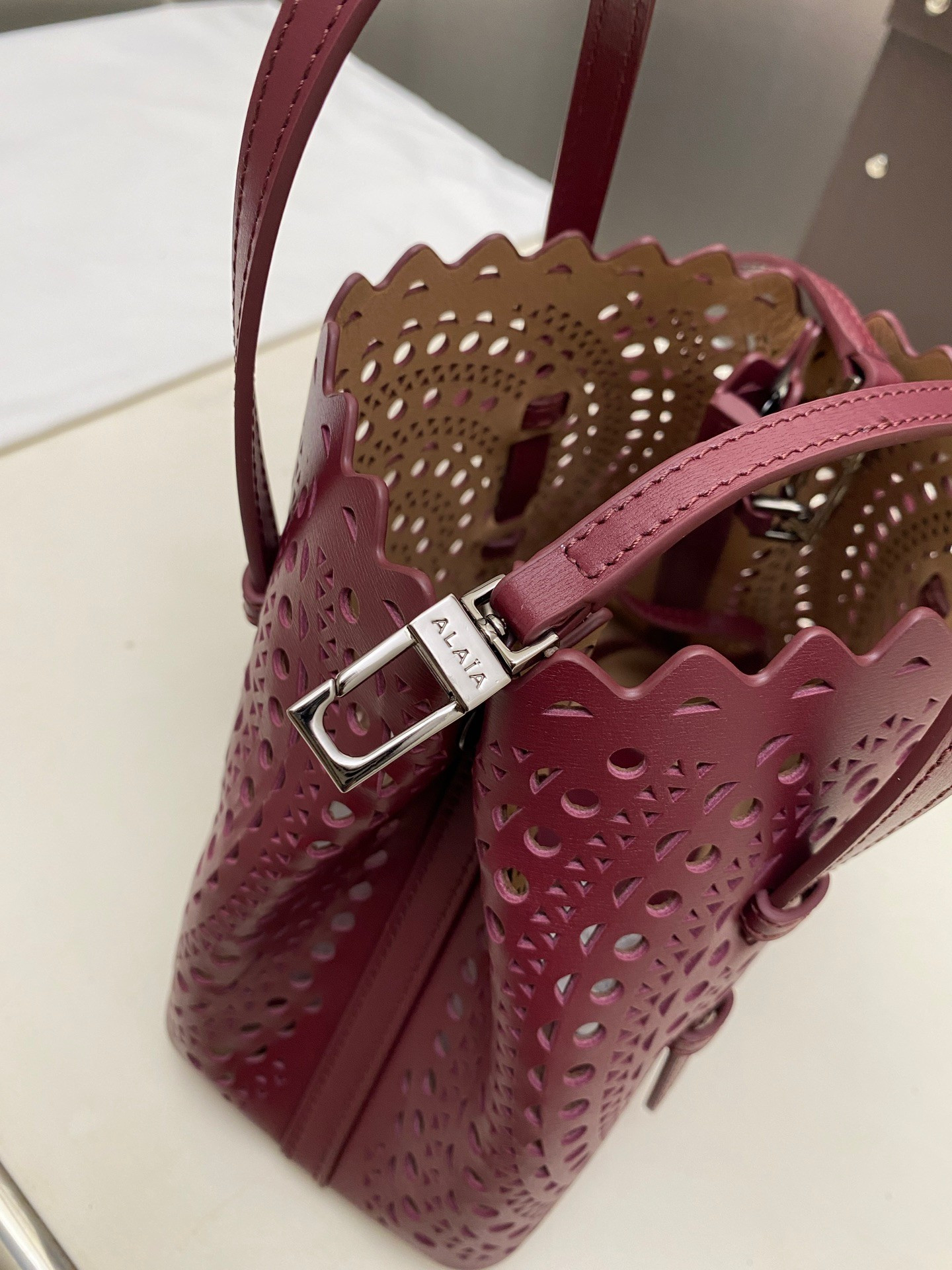 ALAÏA Mina 25 bag 25x20x12cm