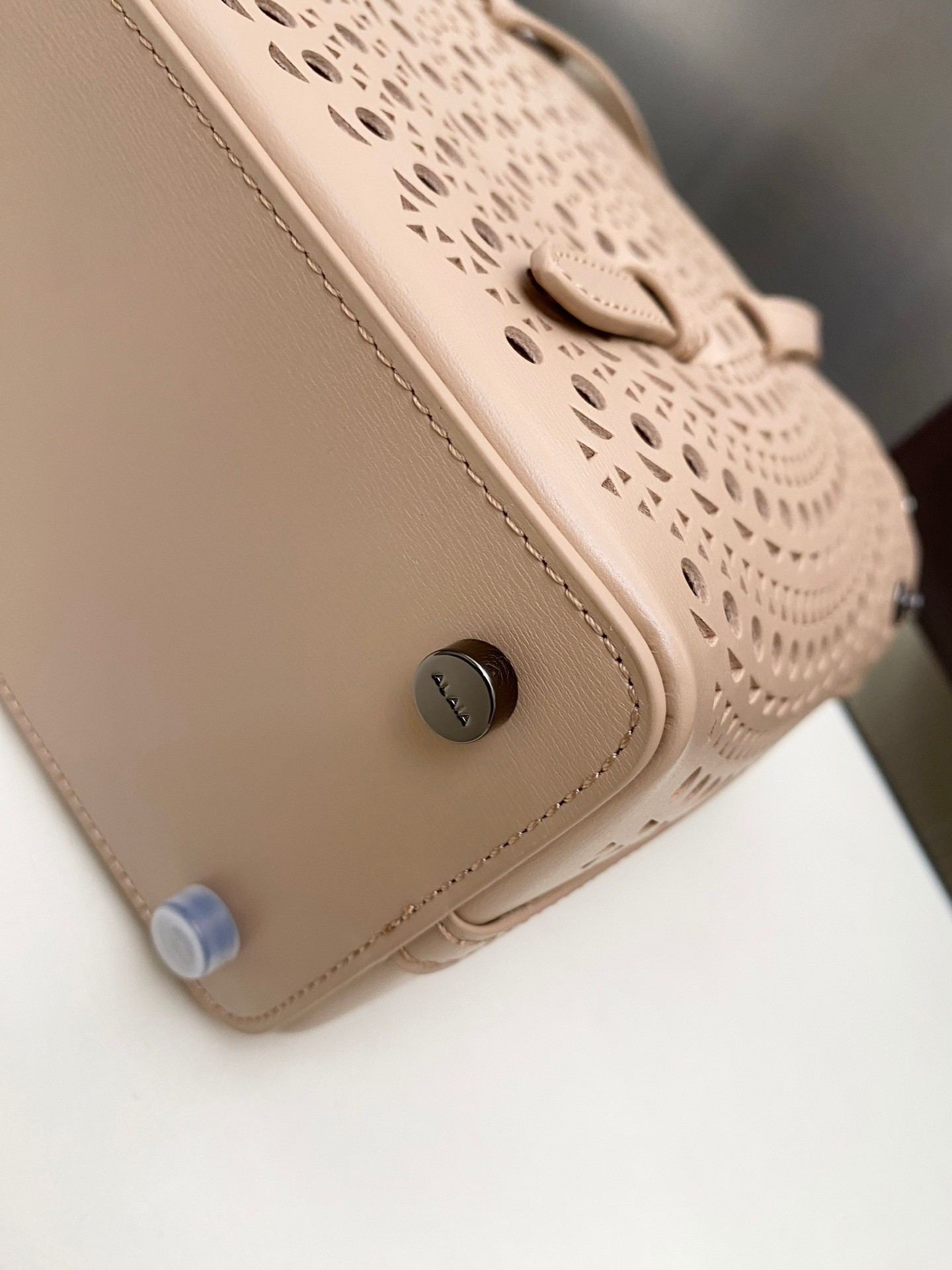 ALAÏA Mina 20 bag 20x17x10cm